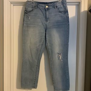 Chico’s Platinum Crops Distressed denim, Size 1/ size 8